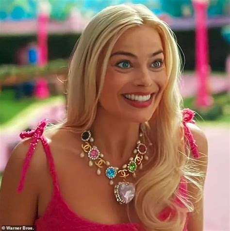 Margot Robbie barbie Chanel necklace